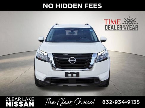 Used 2024 Nissan Pathfinder SV FWD image 2