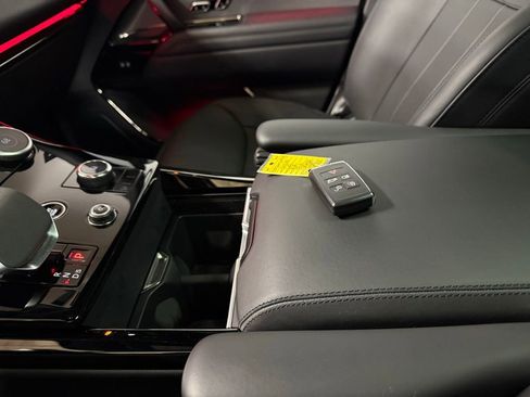 Used 2023 Land Rover Range Rover Sport SE Dynamic image 15