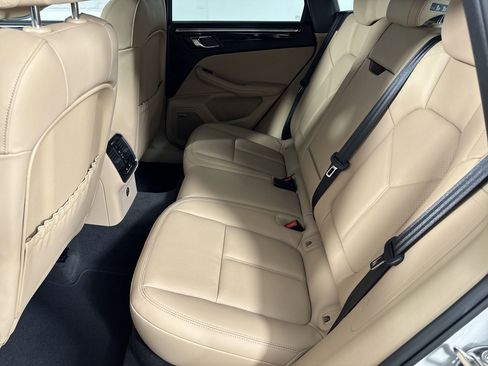 Certified 2025 Porsche Macan image 24