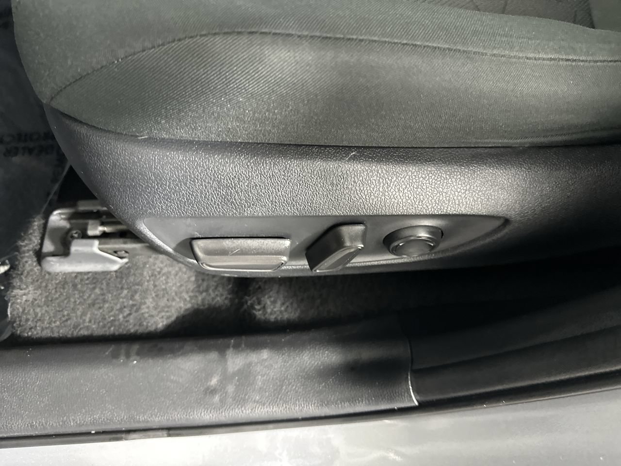 Used 2021 Toyota RAV4 XLE w/ Carpet Mat Package (TMS) FWD image 4