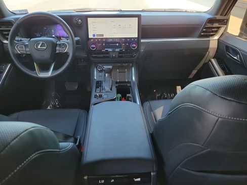 Used 2024 Lexus GX 550 w/ Accessory Package (Z1) AWD/4WD image 12