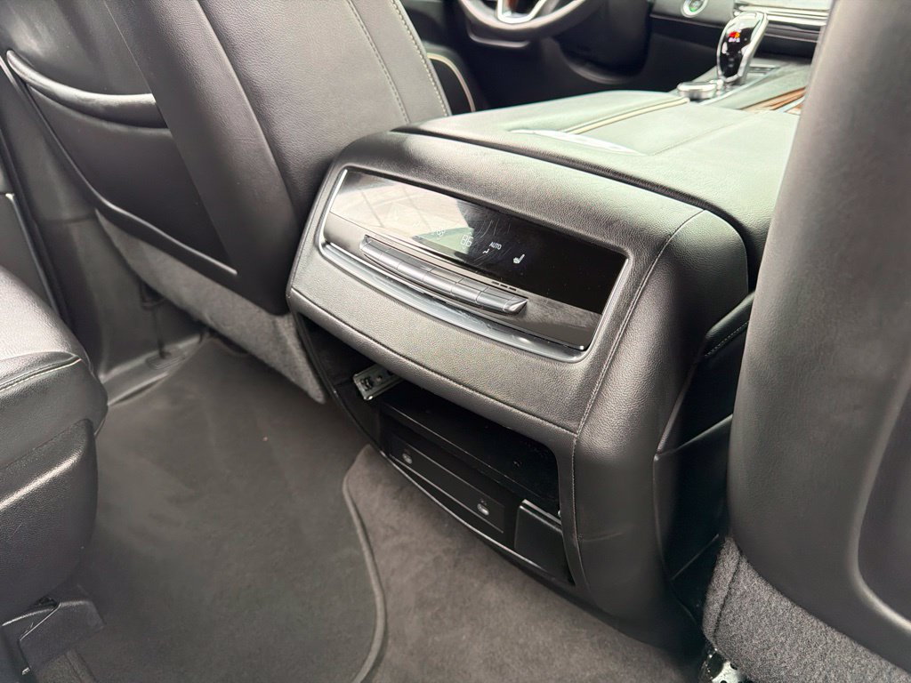 Used 2023 Cadillac Escalade Luxury AWD/4WD image 25