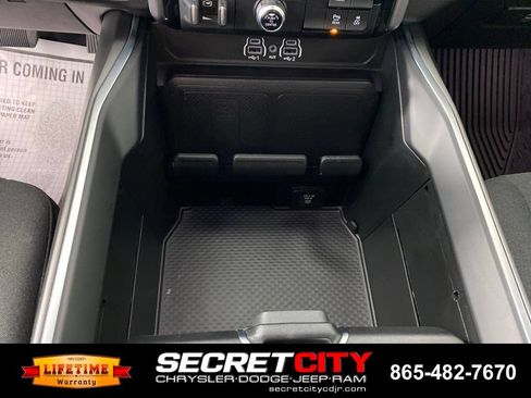 Used 2025 RAM 1500 Big Horn AWD/4WD image 25