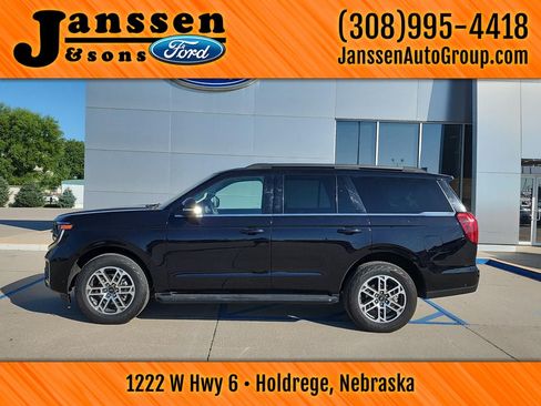 Used 2025 Ford Expedition Active AWD/4WD image 1