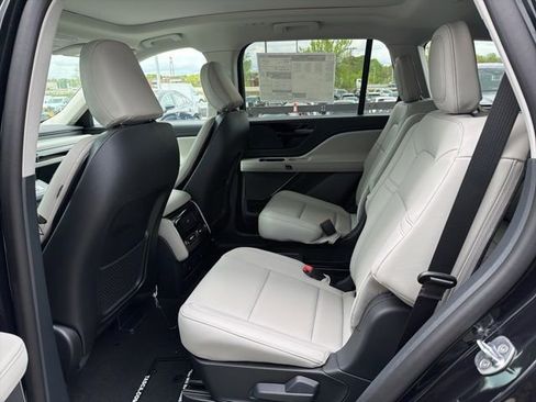New 2026 Lincoln Aviator AWD image 7