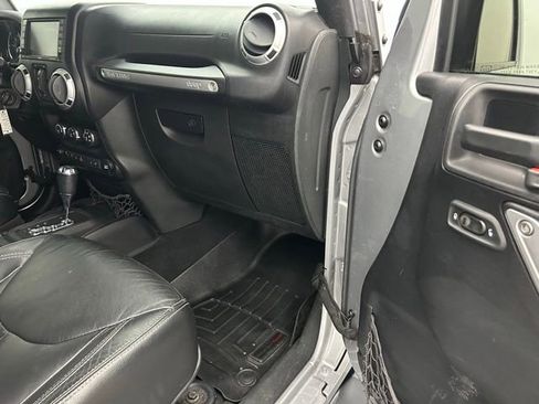 Used 2015 Jeep Wrangler Unlimited Sahara w/ Connectivity Group image 28