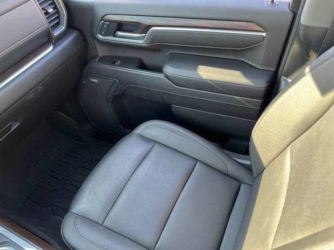 Used 2025 GMC Sierra 2500 SLT w/ SLT Premium Package AWD/4WD image 19