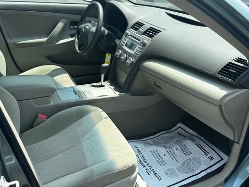 Used 2010 Toyota Camry LE image 15