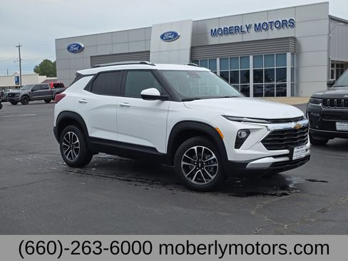 Used 2025 Chevrolet TrailBlazer LT w/ Driver Confidence Package AWD/4WD image 1