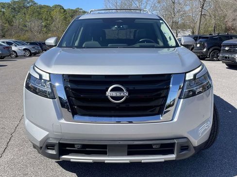 Used 2024 Nissan Pathfinder Platinum image 8