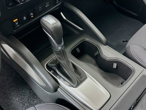 Used 2024 Nissan Frontier SV w/ SV Convenience Package image 16