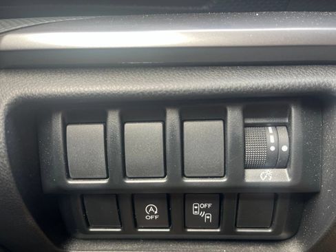 Used 2020 Subaru Forester Premium AWD/4WD image 25