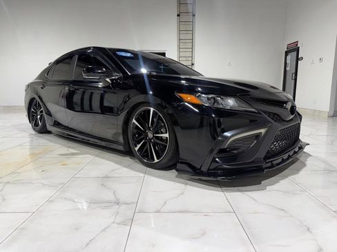 Used 2020 Toyota Camry SE w/ Convenience Package image 3