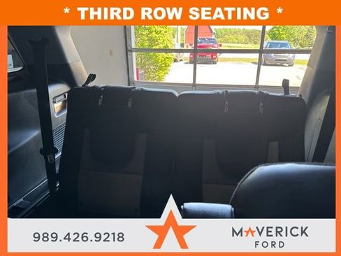 Used 2024 Ford Explorer XLT w/ Equipment Group 202A AWD/4WD image 32