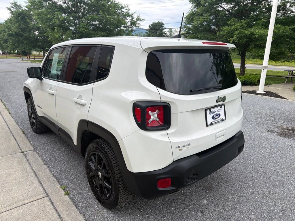 Used 2023 Jeep Renegade Latitude AWD/4WD image 5