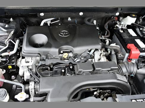 Used 2021 Toyota RAV4 LE AWD/4WD image 24