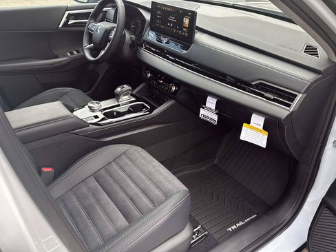 New 2026 Mitsubishi Outlander AWD image 25