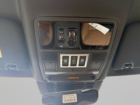 New 2026 Land Rover Discovery Limited Edition image 27