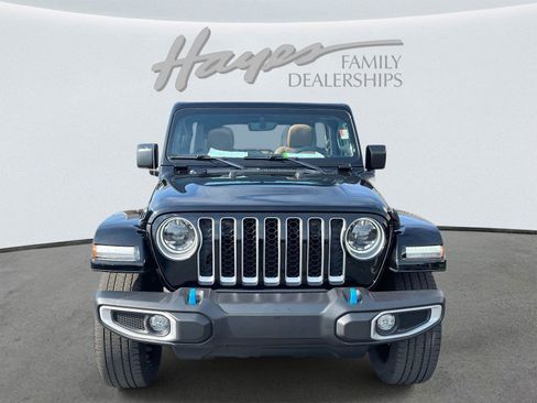 Certified 2023 Jeep Wrangler Sahara w/ Cold Weather Group image 8