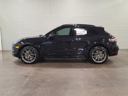 New 2026 Porsche Macan GTS image 2