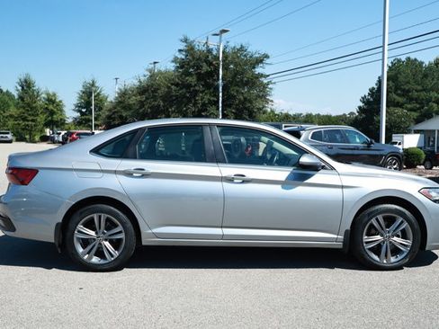Used 2022 Volkswagen Jetta SE FWD image 4