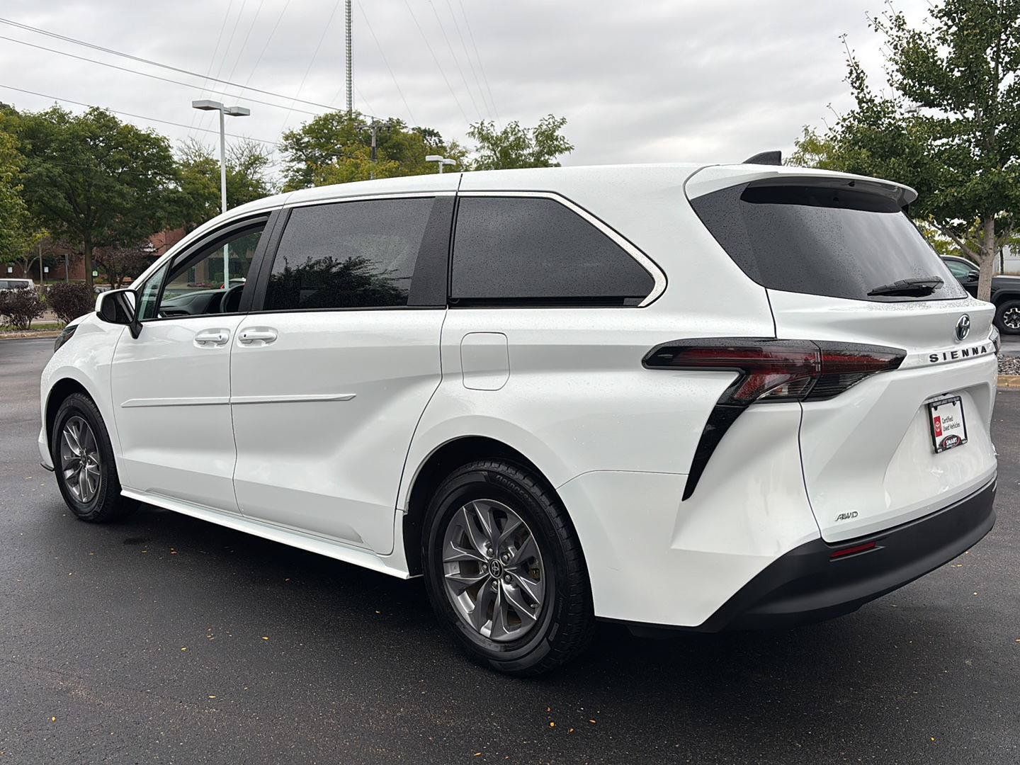 Used 2024 Toyota Sienna LE AWD/4WD image 21