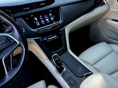 Used 2017 Cadillac XT5 Luxury w/ Driver Awareness Package image 38