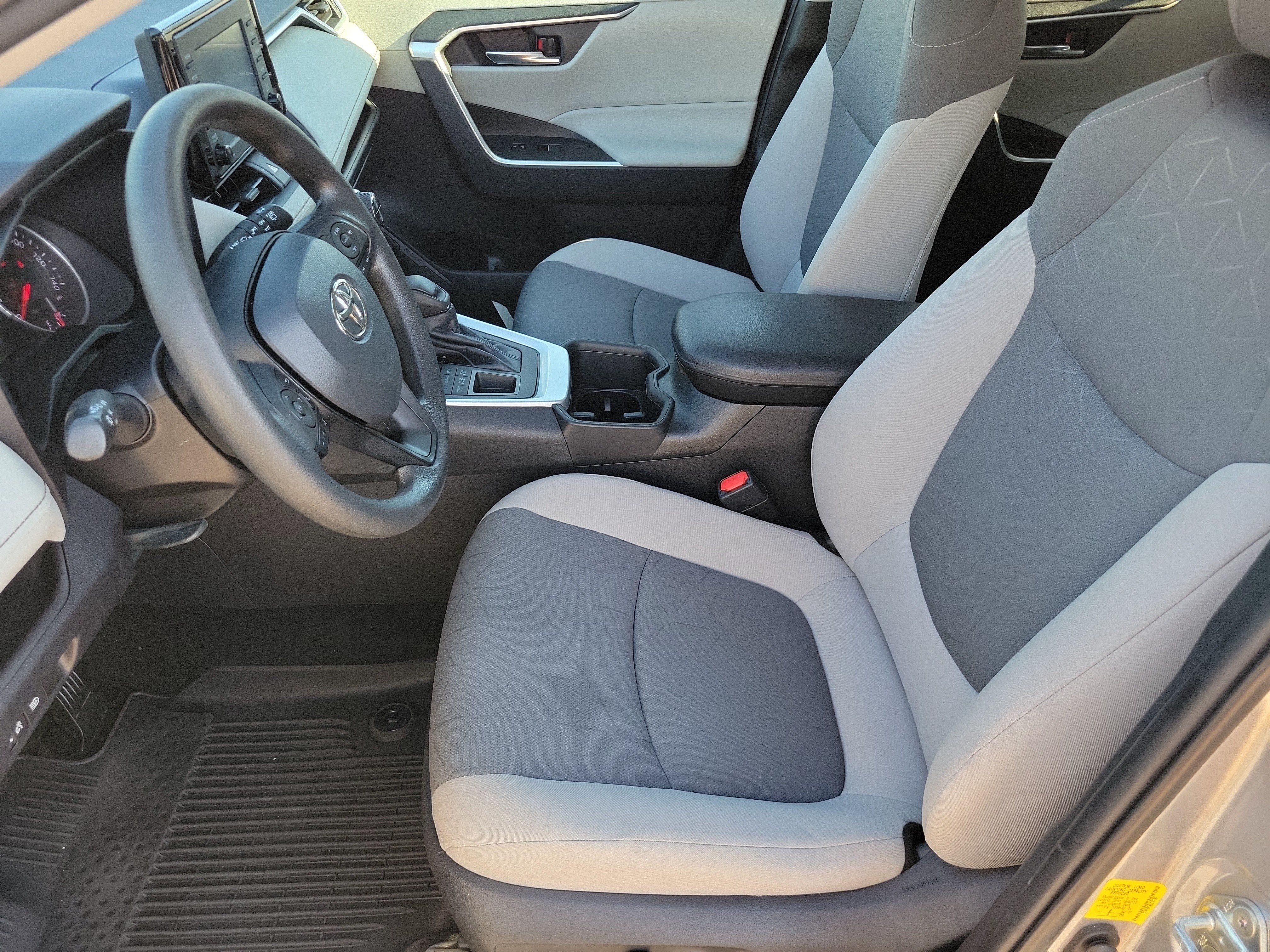 Used 2022 Toyota RAV4 XLE AWD/4WD image 9