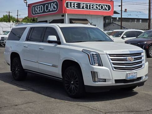 Used 2017 Cadillac Escalade ESV Premium Luxury AWD/4WD image 7