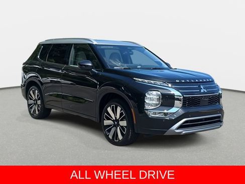 Used 2025 Mitsubishi Outlander AWD image 3
