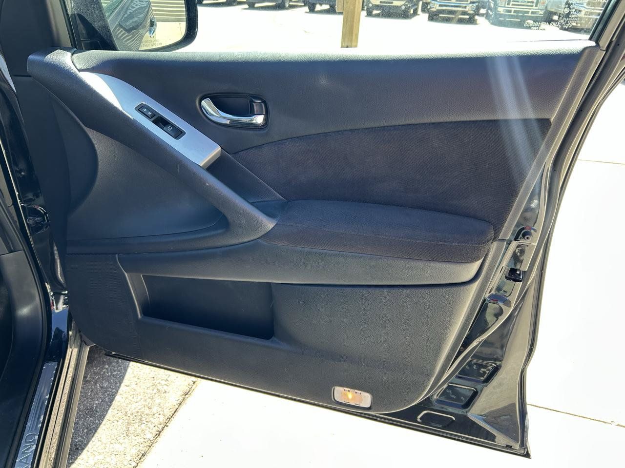 Used 2011 Nissan Murano S AWD/4WD image 16