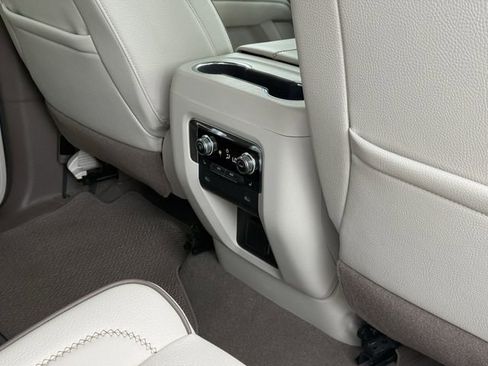 Used 2022 GMC Yukon Denali image 32