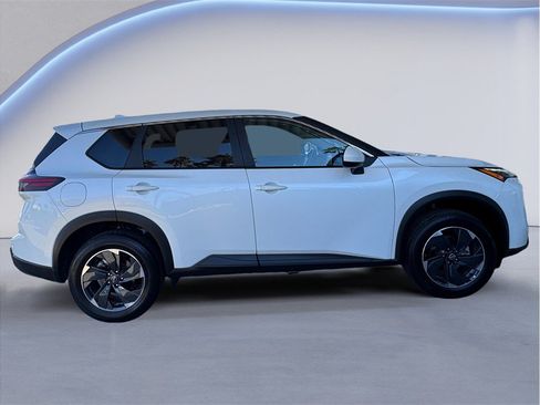 Used 2024 Nissan Rogue SV AWD/4WD image 7
