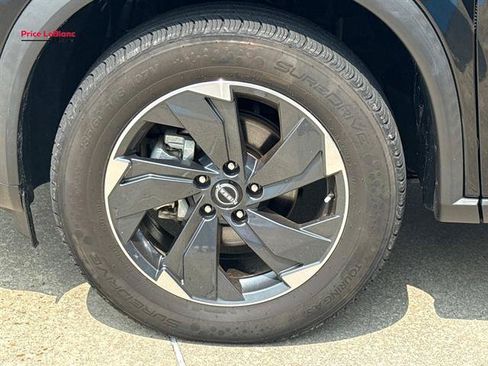 Used 2024 Nissan Rogue SV AWD/4WD image 4
