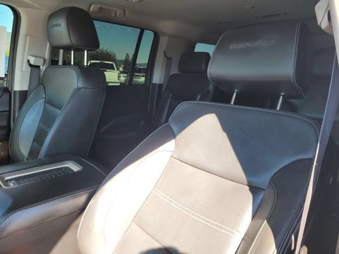 Used 2019 GMC Yukon XL Denali RWD image 17