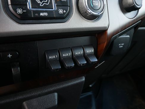 Used 2016 Ford F350 Lariat image 27