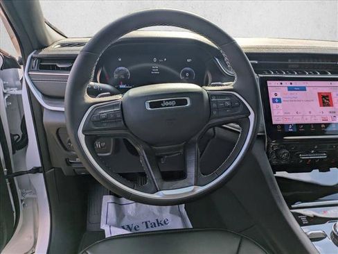 Used 2025 Jeep Grand Cherokee L Limited image 12