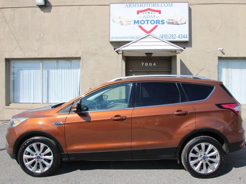 Used 2017 Ford Escape Titanium image 5