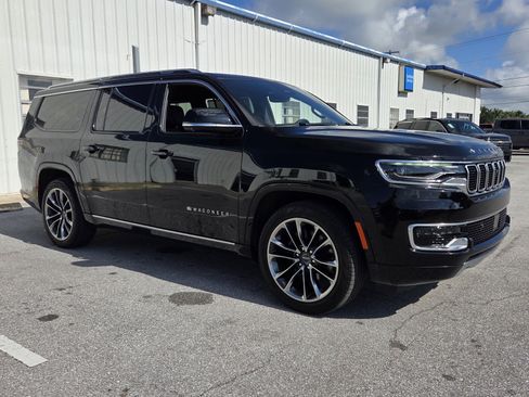 Used 2024 Jeep Wagoneer L Series III w/ Premium Group I AWD/4WD image 7