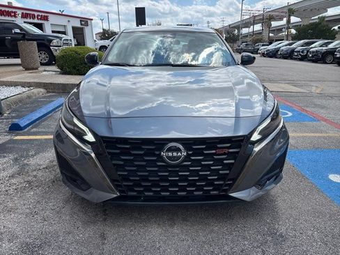 Used 2024 Nissan Altima 2.5 SR FWD image 2