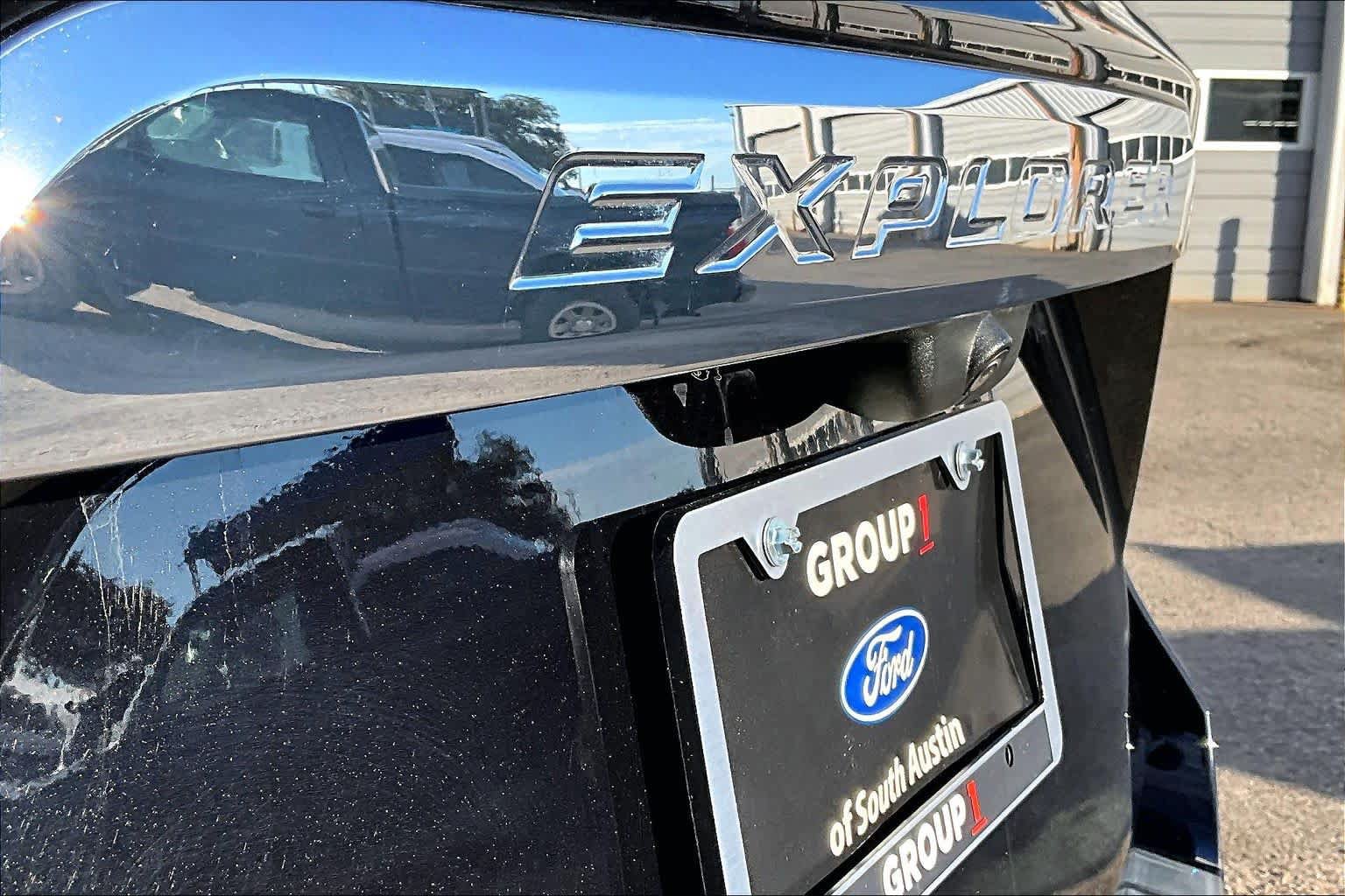 Used 2023 Ford Explorer XLT w/ Equipment Group 202A RWD image 13