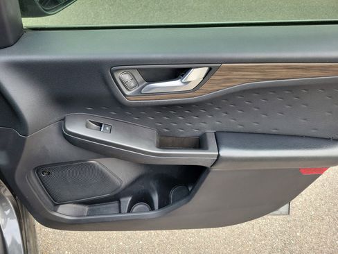 Used 2020 Ford Escape Titanium image 10