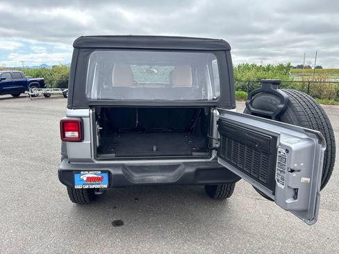 Used 2018 Jeep Wrangler Unlimited Sport AWD/4WD image 14