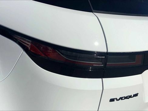 Used 2025 Land Rover Range Rover Evoque Dynamic SE image 27