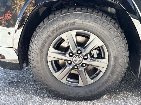 New 2025 Lexus LX 700h Overtrail image 10