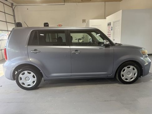Used 2009 Scion xB image 2