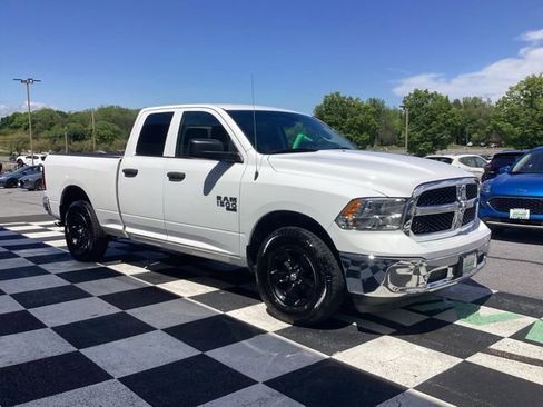 Used 2024 RAM 1500 Classic SLT AWD/4WD image 5