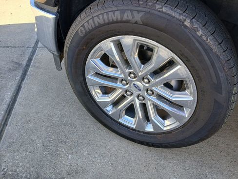 Used 2024 Ford F150 Lariat w/ FX4 Off-Road Package image 5