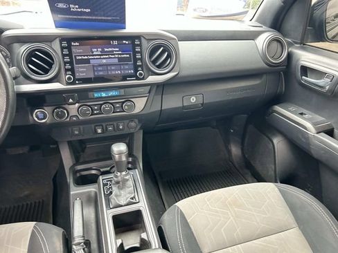 Used 2021 Toyota Tacoma TRD Off-Road image 15