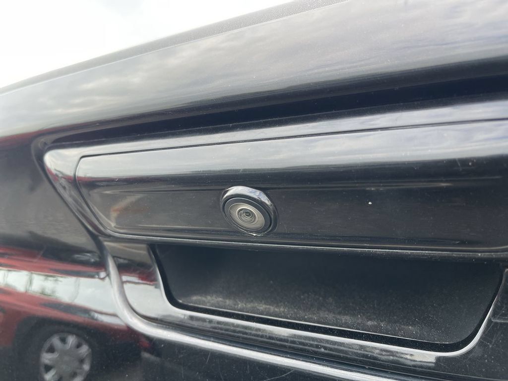 Used 2023 RAM 1500 Laramie AWD/4WD image 7